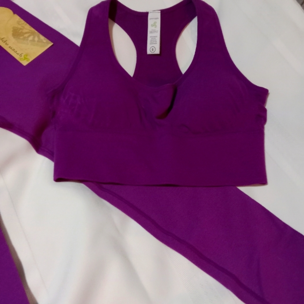 Yoga/Activewear by Green Apple Active